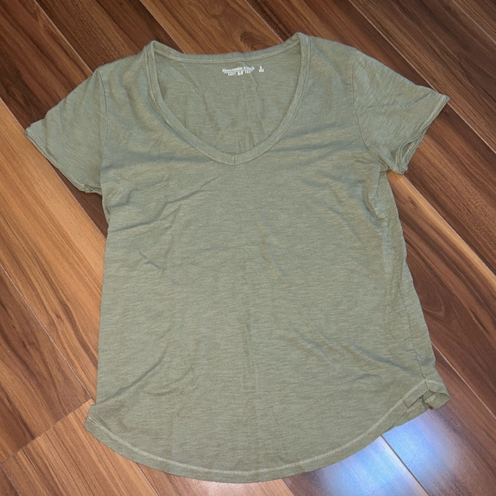 Small Abercrombie & Fitch soft A&F tee V-neck green